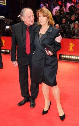 Senta Berger und Mann Michael Verhoeven vor dem Berlinale Palast Theater am Potsdamer Platz, Marlene-Dietrich-Platz, Berlin, bei der Premiere zu dem Film - Django - im Rahmen der 67. Berlinale Internationale Filmfestspiele 66th Berlin International Film Festival Berlinale 2016, La Berlinale - Le 66e festival international du film de Berlin. Copyright imago stock&people GmbH Tinkeres Datum: 09.02.2017 Berlinale Django
