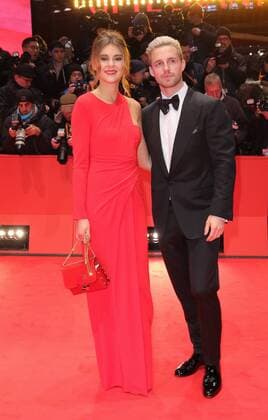 Stefanie Giesinger und Freund Marcus Butler vor dem Berlinale Palast Theater am Potsdamer Platz, Marlene-Dietrich-Platz, Berlin, bei der Premiere zu dem Film - Django - im Rahmen der 67. Berlinale Internationale Filmfestspiele 66th Berlin International Film Festival Berlinale 2016, La Berlinale - Le 66e festival international du film de Berlin. Copyright imago stock&people GmbH Tinkeres Datum: 09.02.2017 Berlinale Django