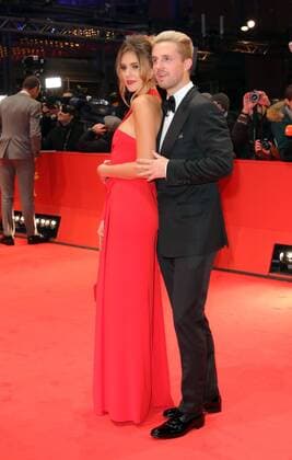 Stefanie Giesinger und Freund Marcus Butler vor dem Berlinale Palast Theater am Potsdamer Platz, Marlene-Dietrich-Platz, Berlin, bei der Premiere zu dem Film - Django - im Rahmen der 67. Berlinale Internationale Filmfestspiele 66th Berlin International Film Festival Berlinale 2016, La Berlinale - Le 66e festival international du film de Berlin. Copyright imago stock&people GmbH Tinkeres Datum: 09.02.2017 Berlinale Django