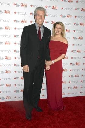 Terry Lundgren mit Gattin Tina Stephan bei der American Heart Association s Go Red For Women Red Dress Collection Modenschau im Rahmen der New York Fashion Week im Hammerstein Ballroom. New York, 09.02.2017 Foto:xD.xVanxTinex xFuturexImage