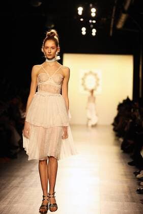 (170210) -- NEW YORK, Feb. 10, 2017 -- A model presents a creation of LANYU during the New York Fashion Week in New York, the United States, on Feb. 10, 2017. ) U.S.-NEW YORK-FASHION WEEK-LANYU WuxRong 