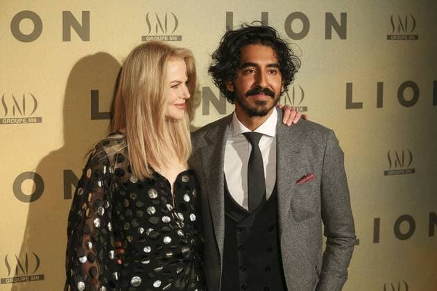 Nicole Kidman avec Dev Patel CELEBRITES : Premiere Filmpremiere Film Lion - Paris - 10 02 2017 GwendolineLeGoff Panoramic 