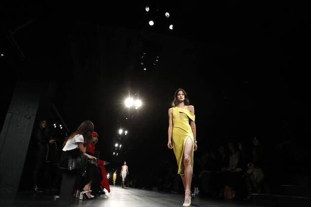 A model walks on the runway at the Cushnie Et Ochs fashion show at New York Fashion Week at Gallery 1, Skylight Clarkson Sq on February 10, 2017 in New York City.  NYP20170210156 JOHNxANGELILLO