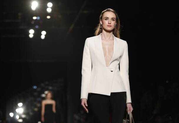 A model walks on the runway at the Cushnie Et Ochs fashion show at New York Fashion Week at Gallery 1, Skylight Clarkson Sq on February 10, 2017 in New York City.  NYP20170210163 JOHNxANGELILLO