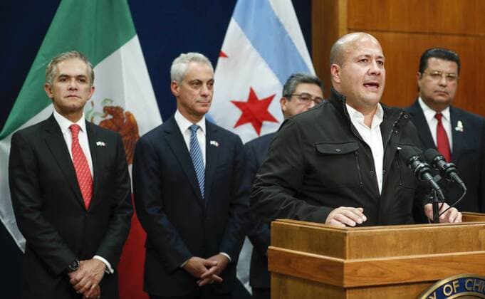 PK zur Städtepartnerschaft zwischen Chicago und Mexico City The mayor of Guadalajara, Enrique Alfaro, speaks (from left to right) of the head of the Government of Mexico City, Miguel Angel Mancera; the Mayor of Chicago, Rahm Emanuel; an unidentified official and his counterpart of Ciudad Juárez, Héctor Armando Cabada, during a press conference at the Mayor s Office in Chicago, Illinois, USA, 10 February 2017. Chicago Mayor Rahm Emanuel and Mexico City s Miguel Ángel Mancera met today to solidify the cultural and economic ties that have united these two sister cities since 2013. EMANUEL AND MANCERA DECIDED TO SOLIDIFY LOOSES DESPITE THE TIME OF TENSION !ACHTUNG: NUR REDAKTIONELLE NUTZUNG!  Copyright: xKAMILxKRZACZYNSKIx SHM67 20170211-636223805196947996