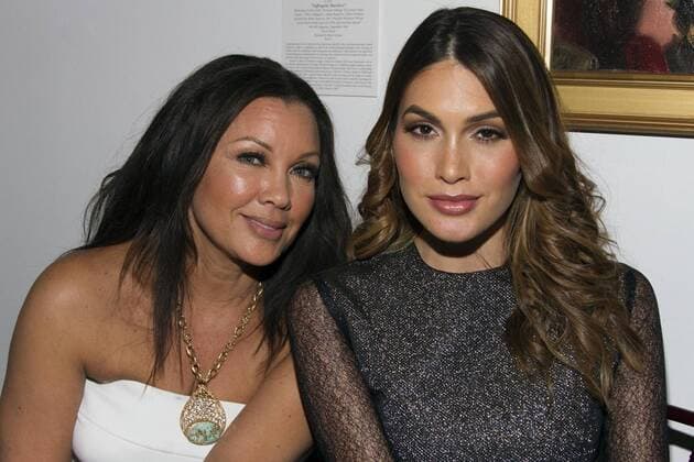 Former Miss Universe Gabriela Isler (R) and actrees and TV broadcaster Vanesa Williams (L) attend the Fall-Winter collection show by Colombian Raul Penaranda during the New York Fashion Week in New York, USA, 10 February 2017. New York Fashion Week, Colombian Carlos Penaranda !ACHTUNG: NUR REDAKTIONELLE NUTZUNG!  Copyright: xMiguelxRajmilx NYK01 20170211-636223807138174664