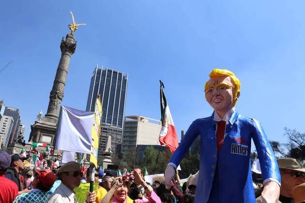 Proteste gegen Donald Trump in Mexiko February 12, 2017 - Mexico - EUM20170212NAC14.JPG .CIUDAD DE MEXICO, Protests Protestas-Trump.- Aspectos de la marcha realizada este 12 de febrero de 2017 desde el Auditorio Nacional hacia el Angel de la Independencia, en el Paseo de la Reforma del Centro de la Ciudad de Mexico, en contra de las politicas del presidente estadounidense Donald Trump.  - ZUMAu78_ 20170212_zaf_u78_023 Copyright: xBerenicexFregosox