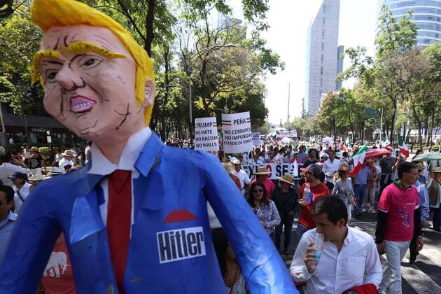 Proteste gegen Donald Trump in Mexiko February 12, 2017 - Mexico - EUM20170212NAC22.JPG .CIUDAD DE MEXICO, Protests Protestas-Trump.- Aspectos de la marcha realizada este 12 de febrero de 2017 desde el Auditorio Nacional hacia el Angel de la Independencia, en el Paseo de la Reforma del Centro de la Ciudad de Mexico, en contra de las politicas del presidente estadounidense Donald Trump.  - ZUMAu78_ 20170212_zaf_u78_030 Copyright: xBerenicexFregosox