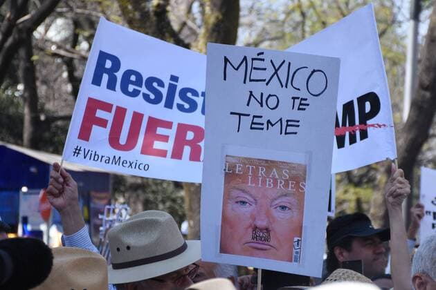 February 12, 2017 - Mexico City, Mexico - A demonstrators They raise posters at protests against US president Donald Trump because The lifting of the wall at the border to avoid cross-border migration at Reforma Avenue on February 12, 2017 in Mexico City, Mexico Mexico City Mexico  - ZUMAn230 20170212_zaa_n230_485 Copyright: xCarlosxTischlerx