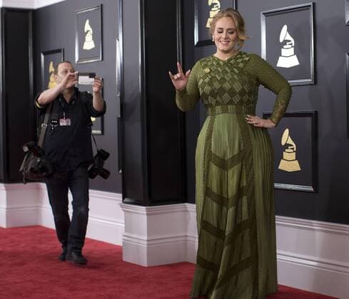 February 12, 2017 - Los Angeles, CALIFORNIA, UNITED STATES OF AMERICA - Singer Adele arrives to the red carpet for the 59th Grammy s awards at the staples center in Los Angeles, California on Sunday 12 February 2017..ARMANDO ARORIZO. Los Angeles UNITED STATES OF AMERICA - ZUMAa60_ 20170212_zaf_a60_006 Copyright: xArmandoxArorizox