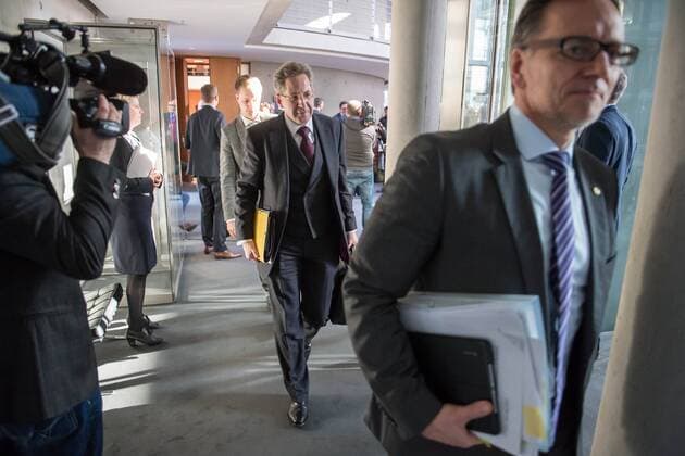 Berlin Innenausschuss Fall Amri Verfassungsschutzpraesident Hans-Georg Maassen vor der nichtoeffentlichen Innenausschuss-Sitzung des Deutschen Bundestag am Montag den 13. Februar 2017. Sitzungsthema war der Fall Amri . 13.2.2017, Berlin