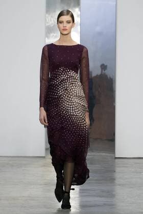 New York Fashion Week - Carolina Herrera Modenschau A model presents a red wine night gown with several layers and beige dots print of the Fall Winter 2017 collection by Venezuelan designer Carolina Herrera, during New York Fashion Week in New York, United States, 13 February 2017. CAROLINA HERRERA AT NEW YORK FASHION WEEK !ACHTUNG: NUR REDAKTIONELLE NUTZUNG!  Copyright: xMiguelxRajmilx NYC001 20170213-636226093423953454