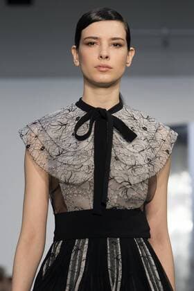 New York Fashion Week - Carolina Herrera Modenschau A model presents a dress of the Fall Winter 2017 collection by Venezuelan designer Carolina Herrera, during New York Fashion Week in New York, United States, 13 February 2017. CAROLINA HERRERA AT NEW YORK FASHION WEEK !ACHTUNG: NUR REDAKTIONELLE NUTZUNG!  Copyright: xMiguelxRajmilx NYC001 20170213-636226100595832075