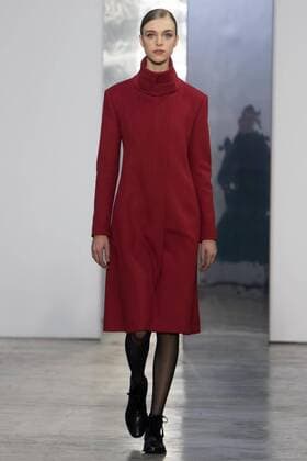 New York Fashion Week - Carolina Herrera Modenschau A model presents a red coat of the Fall Winter 2017 collection by Venezuelan designer Carolina Herrera, during New York Fashion Week in New York, United States, 13 February 2017. CAROLINA HERRERA AT NEW YORK FASHION WEEK !ACHTUNG: NUR REDAKTIONELLE NUTZUNG!  Copyright: xMiguelxRajmilx NYC001 20170213-636226101285967227