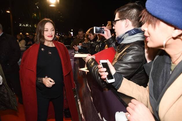 215527 Serge Arnal Starface 2017-02-13 Paris France Premiere du film Rock n Roll a Paris. ARNAL Cotillard, Marion  Copyright: xSergexArnalx xStarfacex STAR_215527_012