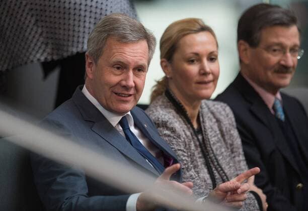 Zu Gast auf der Zuschauertribuene: das fruehere Praesidentenpaar Christian und Bettina WULFF Bundesversammlung zur Wahl des Bundespraesidenten im Deutschen Bundestag im Reichstagsgebaeude in Berlin, Deutschland am 12.02.2017.