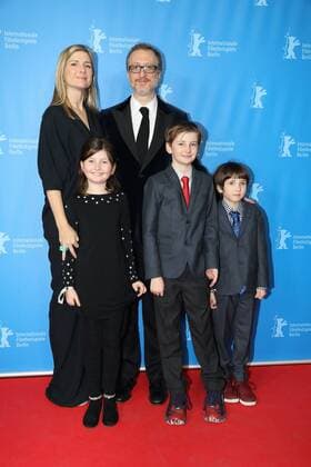 James Gray, der Regisseur mit seiner Ehefrau Alexandra Dickson Gray und seinen drei Kindern bei der The lost City of Z Die versunkene Stadt Z Film Premiere im Rahmen der 67. Internationale Filmfestspiele Berlin Berlinale am 14.02.2017 in Berlin Berlinale 2017- The Lost City Of Z Filmpremiere 