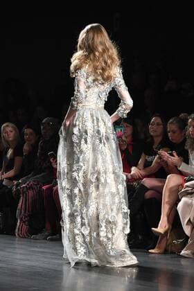 New York Fashion Week - Badgley Mischka Modenschau A model walks on the runway at the Badgley Mischka fashion show at New York Fashion Week: The Shows at Gallery 1 Skylight Clarkson Sq on February 14, 2017 in New York City.  NYP201702141052 ANDREAxHANKS