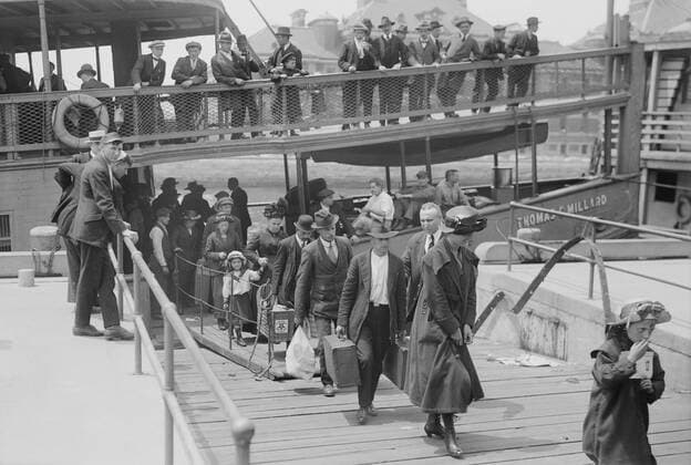 November 29, 2016 - Arrival of Immigrants, Ellis Island, New York City, New York, USA, Bain News Service, 1920 - ZUMAg145 20161129_zza_g145_008 Copyright: xJTxVintagex