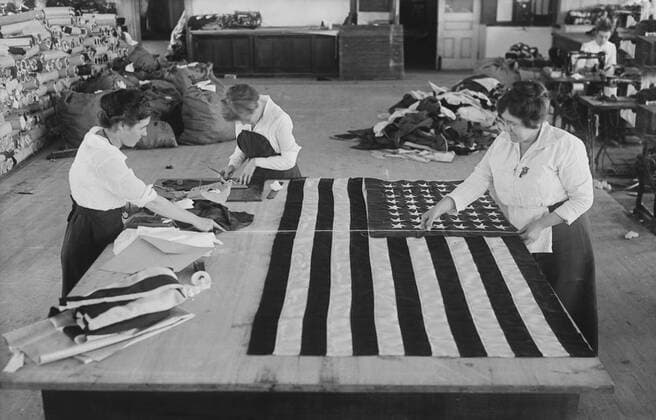 November 28, 2016 - Women Making American Flags, Brooklyn Navy Yard, Brooklyn, New York, USA, Bain News Service, July 1917 - ZUMAg145 20161128_zza_g145_011 Copyright: xJTxVintagex