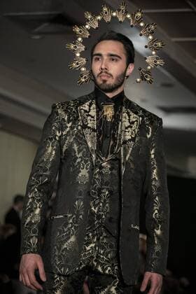 Bilder des Tages New York Fashion Week - Nidal Modenschau A model presents a creation by designer Nidal during Uptown Fashion Week in New York, US, 14 February 2017. UPTOWN FASHION WEEK IN NEW YORK !ACHTUNG: NUR REDAKTIONELLE NUTZUNG!  Copyright: xEduxBayerx NUE106 20170215-636227354762801441