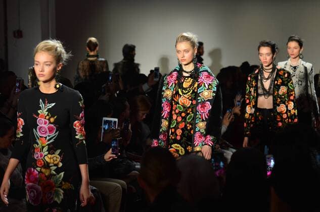 New York Fashion Week - Naeem Khan Modenschau Models present creations of Naeem Khan during the 2017 New York Fashion Week in New York City, the United States, on Feb. 14, 2017. ) U.S.-NEW YORK-FASHION WEEK-NAEEM KHAN LixRui 