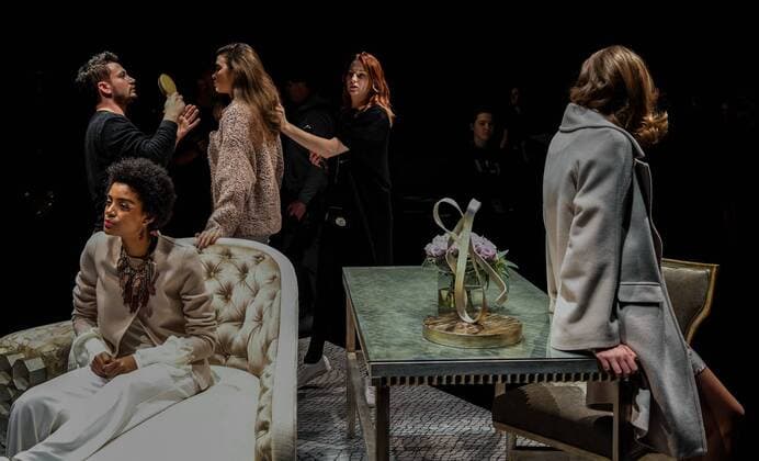 New York Fashion Week - Badgley Mischka Modenschau Models prepare before Badgley Mischka fashion show during the 2017 New York Fashion Week in New York City, the United States, on Feb. 14, 2017. )(zhf) U.S.-NEW YORK-FASHION WEEK-BADGLEY MISCHKA LixRui 