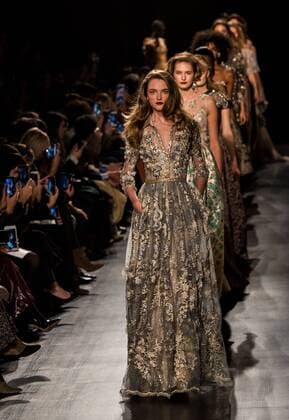 New York Fashion Week - Badgley Mischka Modenschau Models present creations of Badgley Mischka during the 2017 New York Fashion Week in New York City, the United States, on Feb. 14, 2017. )(zhf) U.S.-NEW YORK-FASHION WEEK-BADGLEY MISCHKA LixRui 