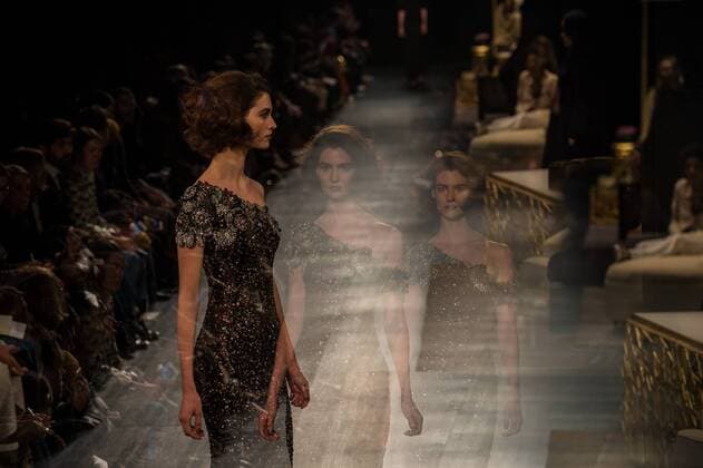 New York Fashion Week - Badgley Mischka Modenschau The multiple exposure photo taken on Feb. 14, 2017 shows a model presenting a creation of Badgley Mischka during the 2017 New York Fashion Week in New York City, the United States. )(zhf) U.S.-NEW YORK-FASHION WEEK-BADGLEY MISCHKA LixRui 