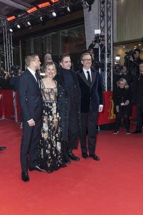 Charlie Hunnam, Sienna Miller, Robert Pattinson und James Gray (l-r) auf der Berlinale für den Film The Lost City Of Z am 14.02.2017 Charlie Hunnam, Sienna Miller, Robert Pattinson und James Gray (l-r) auf der Berlinale für den Film The Lost City Of Z am 14.02.2017
