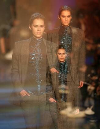 The multiple exposure photo shows a model presenting a creation of Vivienne Tam during the 2017 New York Fashion Week in New York, the United States, on Feb. 15, 2017. ) (zy) U.S.-NEW YORK-FASHION WEEK-VIVIENNE TAM QinxLang 