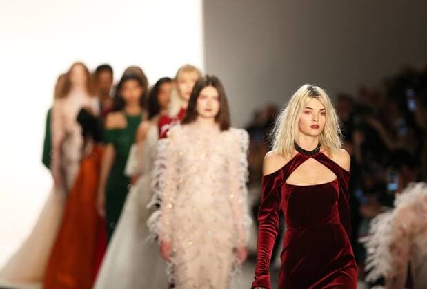 Models present creations of Bibhu Mohapatra during the 2017 New York Fashion Week in New York, the United States, on Feb. 15, 2017. ) (zy) U.S.-NEW YORK-FASHION WEEK-BIBHU MOHAPATRA QinxLang 