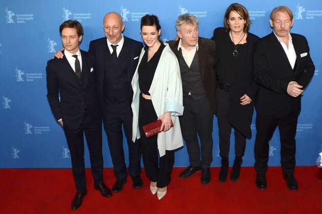 Tom Schilling, Oliver Hirschbiegel, Friederike Becht, Jörg Schüttauf, Anja Kling und Ben Becker bei der Premiere der TV-Serie Der gleiche Himmel The Same Sky auf der Berlinale 2017 67. Internationale Filmfestspiele Berlin im Haus der Festspiele. Berlin, 16.02.2017 Foto:xC.xNiehausx xFuturexImage