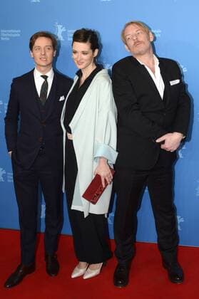 Tom Schilling, Friederike Becht und Ben Becker bei der Premiere der TV-Serie Der gleiche Himmel The Same Sky auf der Berlinale 2017 67. Internationale Filmfestspiele Berlin im Haus der Festspiele. Berlin, 16.02.2017 Foto:xC.xNiehausx xFuturexImage