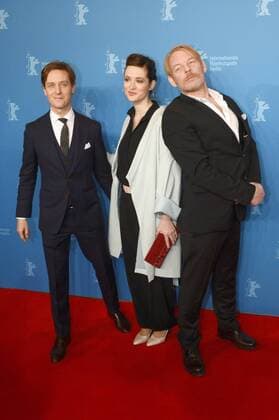 Tom Schilling, Friederike Becht und Ben Becker bei der Premiere der TV-Serie Der gleiche Himmel The Same Sky auf der Berlinale 2017 67. Internationale Filmfestspiele Berlin im Haus der Festspiele. Berlin, 16.02.2017 Foto:xC.xNiehausx xFuturexImage