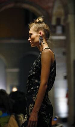 A model presents the creations of Spanish designer Roberto Verino, inspired by Otto Preminger s film Bonjour Tristesse at the Real Casa de Correos, during the first day of the Mercedes-Benz Fashion Week Madrid in Madrid, Spain, 16 February 2017. ROBERTO VERINO S FASHION SHOW AT MADRID FASHION WEEK !ACHTUNG: NUR REDAKTIONELLE NUTZUNG!  Copyright: xJ.P.GANDULx MAD001 20170217-636228890497630018