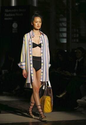 A model presents the creations of Spanish designer Roberto Verino, inspired by Otto Preminger s film Bonjour Tristesse at the Real Casa de Correos, during the first day of the Mercedes-Benz Fashion Week Madrid in Madrid, Spain, 16 February 2017. ROBERTO VERINO S FASHION SHOW AT MADRID FASHION WEEK !ACHTUNG: NUR REDAKTIONELLE NUTZUNG!  Copyright: xJ.P.GANDULx MAD001 20170217-636228891190261138