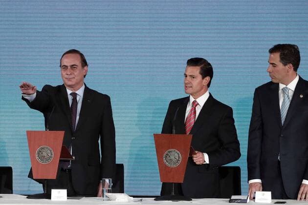 February 16, 2017 - Mexico - EUM20160216NAC22.JPG.CIUDAD DE MEXICO.- President Presidente-EPN.- El arquitecto Juan Pablo Castanon, toma protesta como presidente del Consejo Coordinador Empresarial (CCE) para el periodo 2017-2018, ante el mandatario mexicano Enrique Pena Nieto, 16 de febrero de 2017.  - ZUMAu78_ 20170216_zaf_u78_042 Copyright: xAlejandraxLeyvax
