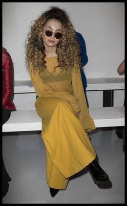 . 17 02 2017. London, United Kingdom. Ella Eyre in the front row at the Teatum Jones show on the opening day of London Fashion Week for Autumn Winter 2017.  xStephenxLockx xi-Imagesx IIM-14408-0004
