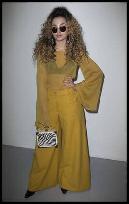 . 17 02 2017. London, United Kingdom. Ella Eyre in the front row at the Teatum Jones show on the opening day of London Fashion Week for Autumn Winter 2017.  xStephenxLockx xi-Imagesx IIM-14408-0005