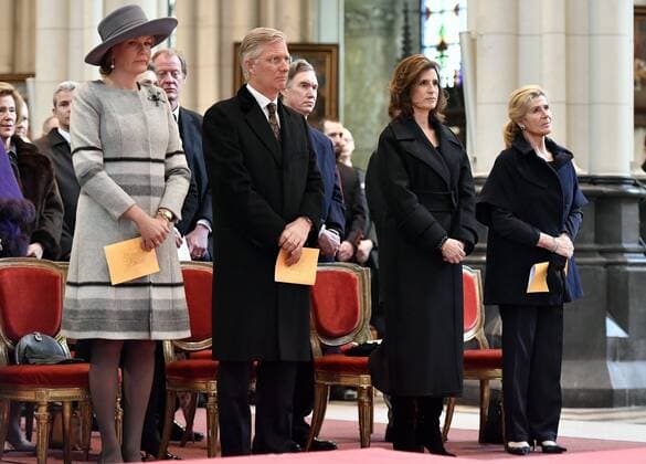 Belgische Royals anlässlich einer Messe für die Verstorbenen der Familie Queen Mathilde of Belgium, King Philippe - Filip of Belgium, Princess Maria Esmeralda of Belgium and Princess Lea pictured during a special Mass to commemorate the deceased members of the Belgian Royal Family, at the Onze-Lieve-Vrouwkerk - Eglise Notre-Dame, in Laeken-Laken, Brussels, Friday 17 February 2017.  ERICxLALMAND 05049202