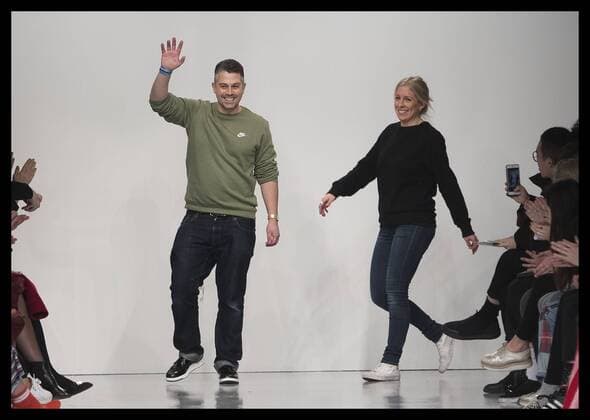 Bilder des Tages . 17 02 2017. London, United Kingdom. Teatum Jones designers at the end of their show on the opening day of London Fashion Week for Autumn Winter 2017.  xStephenxLockx xi-Imagesx IIM-14408-0023