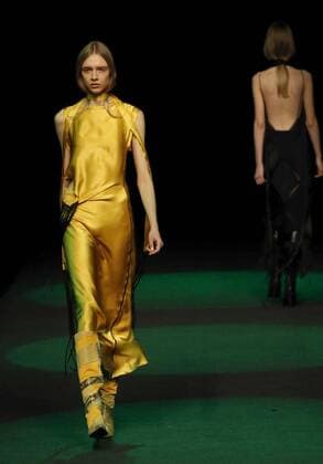 A model takes to the catwalk wearing a creation of the 2017 2018 Autumn-winter collection by Spanish designer Juan Vidal on the official first day of the Mercedes-Benz Fashion Week Madrid (MBFWM) at the IFEMA Congresses and Events center in Madrid, 17 February 2017. THE MBFWM run from 16 to 21 February. MERCEDES-BENZ FASHION WEEK MADRID !ACHTUNG: NUR REDAKTIONELLE NUTZUNG!  Copyright: xZipix GRA103 20170217-636229303795273850