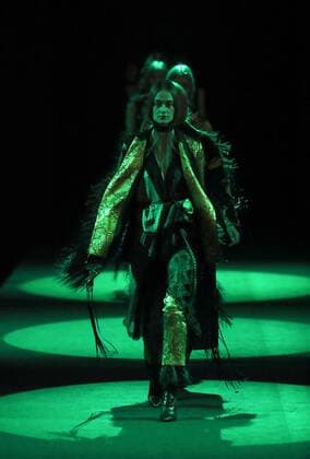 A model takes to the catwalk wearing a creation of the 2017 2018 Autumn-winter collection by Spanish designer Juan Vidal on the official first day of the Mercedes-Benz Fashion Week Madrid (MBFWM) at the IFEMA Congresses and Events center in Madrid, 17 February 2017. THE MBFWM run from 16 to 21 February. MERCEDES-BENZ FASHION WEEK MADRID !ACHTUNG: NUR REDAKTIONELLE NUTZUNG!  Copyright: xZipix GRA103 20170217-636229304616499962