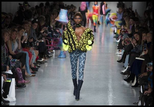 Bilder des Tages . 17 02 2017. London, United Kingdom. Models walk the catwalk for the Fyodor Golan show on the opening day of London Fashion Week 2017 at 180 The Strand, London, UK,  xBenxStevensx xi-Imagesx IIM-14411-0005