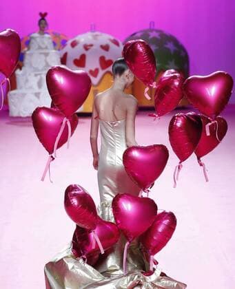 Bilder des Tages A model takes to the catwalk wearing a design of the 2017 18 autum-winter collection by Spanish designer Agatha Ruiz de la Prada during the Mercedes-Benz Fashion Week Madrid (MBFWM) at the IFEMA Congresses and Events center in Madrid, 17 February 2017. THE MBFWM run from 16 to 21 February. Agatha Ruiz de la Prada at the Mercedes-Benz Fashion Week Madrid !ACHTUNG: NUR REDAKTIONELLE NUTZUNG!  Copyright: xZipix GRA229 20170217-636229378419680846
