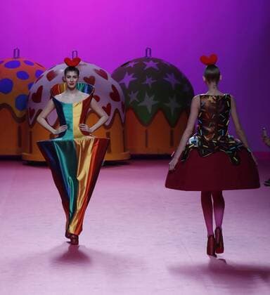 A model takes to the catwalk wearing a design of the 2017 18 autum-winter collection by Spanish designer Agatha Ruiz de la Prada during the Mercedes-Benz Fashion Week Madrid (MBFWM) at the IFEMA Congresses and Events center in Madrid, 17 February 2017. THE MBFWM run from 16 to 21 February. Agatha Ruiz de la Prada at the Mercedes-Benz Fashion Week Madrid !ACHTUNG: NUR REDAKTIONELLE NUTZUNG!  Copyright: xZipix GRA229 20170217-636229379300618493