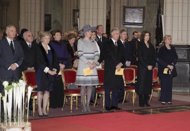 Belgische Royals anlässlich einer Messe für die Verstorbenen der Familie 17-02-2017 Laken Queen Mathilde and King Filip (Philippe) and Princess Maria Esmeralda and Princess Lea and Princess Marie Astrid of Luxemburg an Archduke Carl Christian of Austria during a Mass to commemorate the deceased members of the Belgian Royal Family at the Onze-Lieve-Vrouwchurch in Laken.  Copyright: xppe werfx