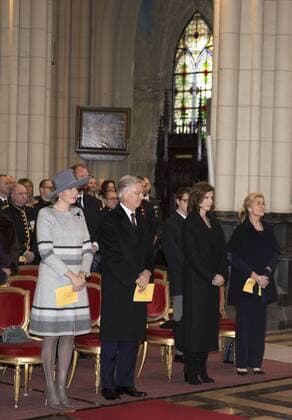 Belgische Royals anlässlich einer Messe für die Verstorbenen der Familie 17-02-2017 Laken Queen Mathilde and King Filip (Philippe) and Princess Maria Esmeralda and Princess Lea during a Mass to commemorate the deceased members of the Belgian Royal Family at the Onze-Lieve-Vrouwchurch in Laken.  Copyright: xppe werfx