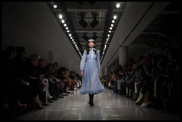 London Fashion Week - Bora Aksu Modenschau . 17 02 2017. London, United Kingdom. Models walk the catwalk at the Bora Aksu show on the opening day of London Fashion Week 2017 at 180 The Strand, London, UK,  xBenxStevensx xi-Imagesx IIM-14413-0004